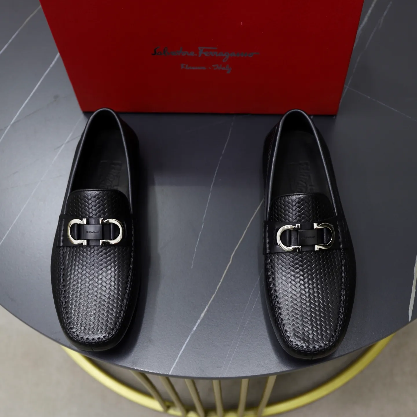 Ex-factory price: 480💰🙅‍♂️🙅‍♂️🙅‍♂️Niuli Brand: Ferragamo Standard code: Men's code 38/44 (45 customized) Grade: Same as the official website Material: Original imported cowhide leather lining Original wear-resistant lightweight outsole Style category: Men's casual slip-on shoes Bean shoes Distinguished luxury brand elements top luxury Color: actual picture color